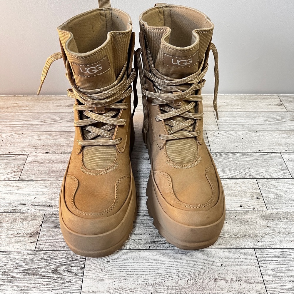 UGG Women's Ugg Lug Tan Boots Size 6.5